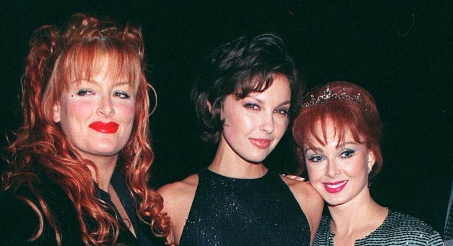 Ashley-And-Wynonna-Judd-Share-Heartbreaking-News-of-Their-Mother-Naomi-Judds-Death-1536x834